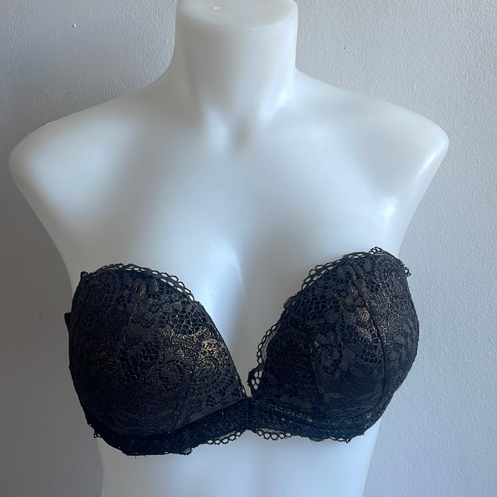Strapless Victoria’s Secret Bra 32C .